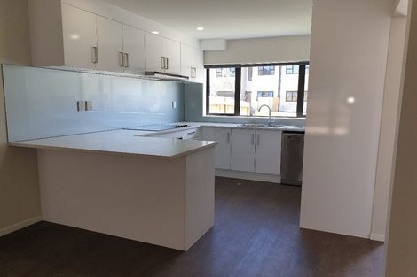 Photo of property in 16 Millcroft Lane, Ranui, Auckland, 0612