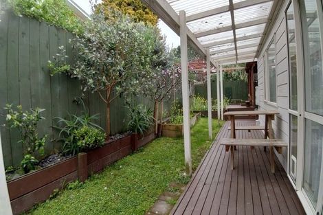 Photo of property in 10 Granville Drive, Massey, Auckland, 0614