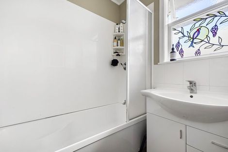 Photo of property in 30 Dellwood Avenue, Henderson, Auckland, 0612