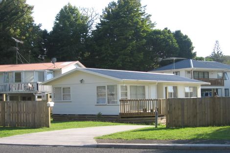 Photo of property in 18 Halberg Street, Glenfield, Auckland, 0629