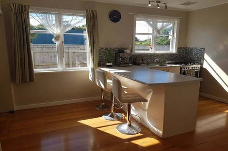 Photo of property in 15 Lyndfield Lane, Newlands, Wellington, 6037