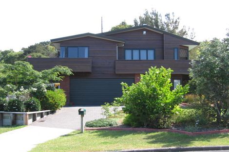 Photo of property in 9 Highwood Grove, Torbay, Auckland, 0630