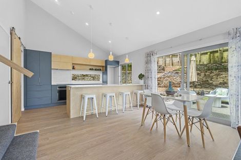 Photo of property in 5 Awanui Street, Merrilands, New Plymouth, 4312