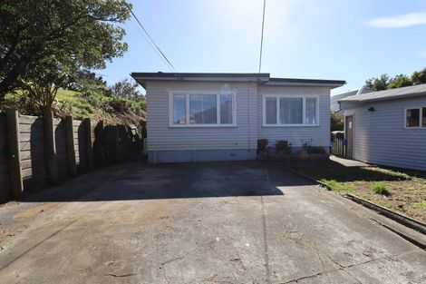 Photo of property in 12 Bristol Street, Island Bay, Wellington, 6023