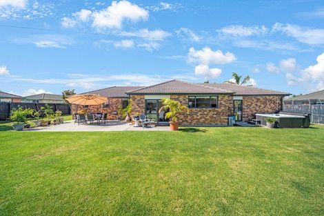 Photo of property in 17 Morewa Place, Takanini, 2112