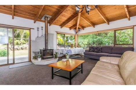 Photo of property in 215 Shaw Road, Titirangi, Auckland, 0604