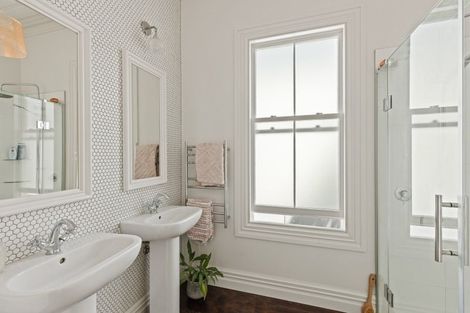 Photo of property in 122 Hine Street, New Plymouth, 4310