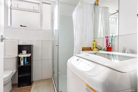 Photo of property in 2/86 Portage Road, New Lynn, Auckland, 0600