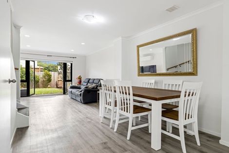 Photo of property in 6 Barnea Circle, Glen Eden, Auckland, 0602