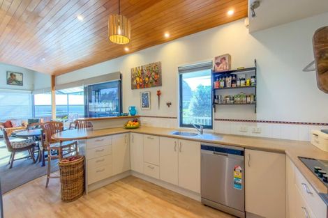 Photo of property in 41 Fishermans Bend, Whiritoa, Whangamata, 3691