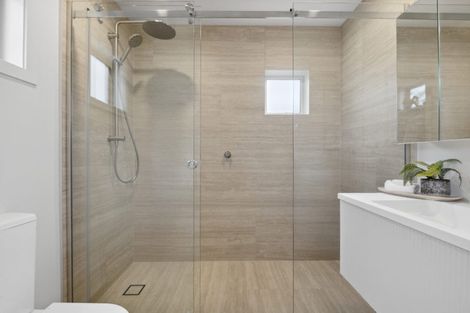 Photo of property in 2/4 Richards Avenue, Forrest Hill, Auckland, 0620