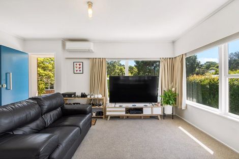 Photo of property in 2/12 Ellice Road, Totara Vale, Auckland, 0629