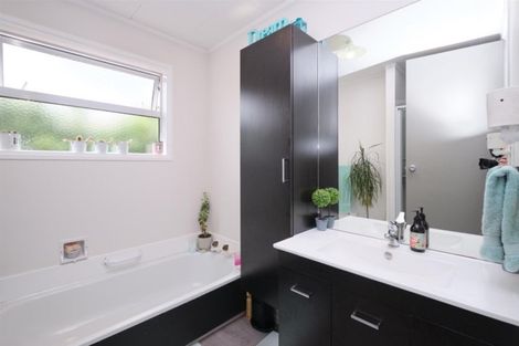 Photo of property in 22 Oberon Street, Stratford, 4332