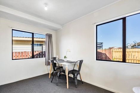 Photo of property in 2/5 Volta Place, Clendon Park, Auckland, 2103