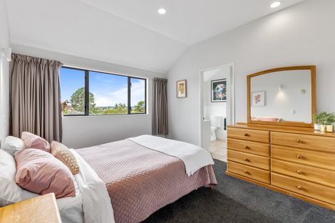 Photo of property in 3a Cron Avenue, Te Atatu South, Auckland, 0610