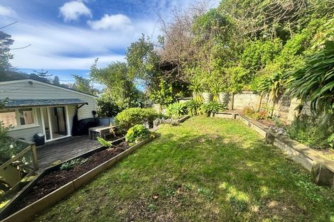 Photo of property in 15a Governor Road, Northland, Wellington, 6012