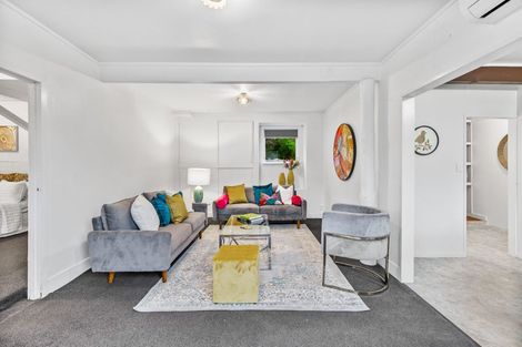 Photo of property in 10 Beauchamp Drive, Massey, Auckland, 0614