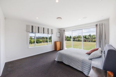 Photo of property in 33 Hartwell Drive, Kelvin Grove, Palmerston North, 4470