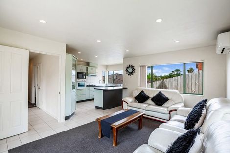 Photo of property in 23 San Vito Place, Henderson, Auckland, 0612