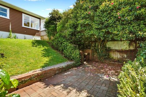 Photo of property in 6 Lane Crescent, Tawa, Wellington, 5028