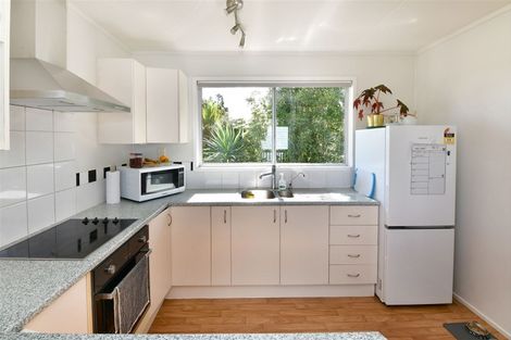 Photo of property in 10 John Road, Stanmore Bay, Whangaparaoa, 0932