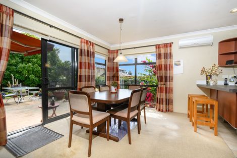 Photo of property in 5 Fairford Avenue, Henderson, Auckland, 0612