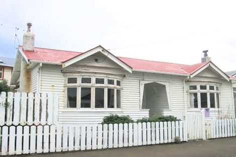 Photo of property in 37 Puru Crescent, Lyall Bay, Wellington, 6022