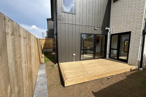 Photo of property in 98f Royal Road, Massey, Auckland, 0614