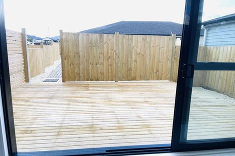 Photo of property in 44 Auranga Drive, Karaka, 2113