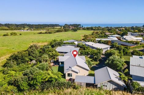 Photo of property in 5a Tui Grove, Oakura, 4314