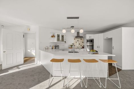 Photo of property in 31 Willowview Drive, Redwood, Christchurch, 8051