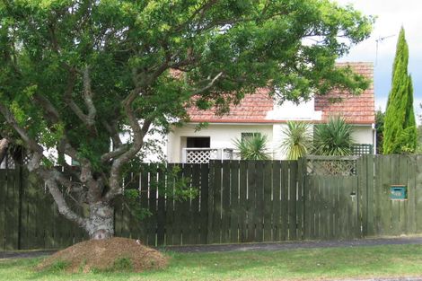 Photo of property in 1/48 Fruitvale Road, New Lynn, Auckland, 0600