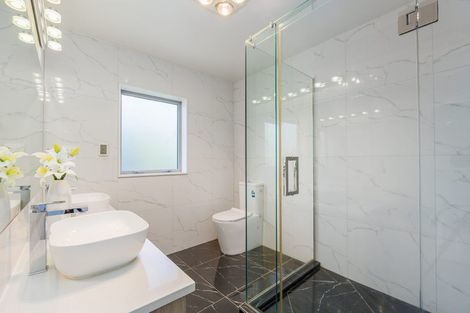 Photo of property in 10 Ian Gordon Lane, Orewa, 0931