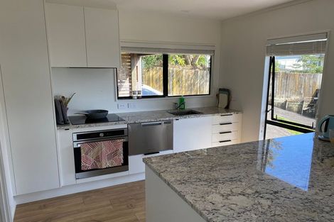 Photo of property in 9a Rangatira Road, Birkdale, Auckland, 0626