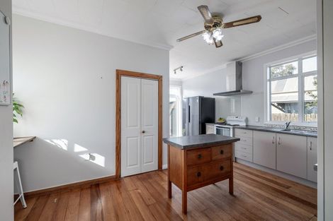 Photo of property in 5 Perrin Place, Kelvin Grove, Palmerston North, 4414