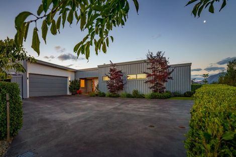 Photo of property in 10 Avalanche Place, Wanaka, 9305