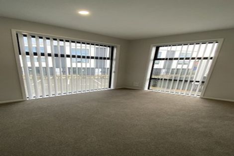 Photo of property in 2 Mikoikoi Crescent, Mangere Bridge, Auckland, 2022
