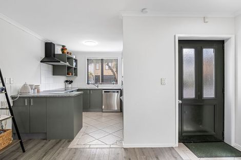 Photo of property in 6 Barnea Circle, Glen Eden, Auckland, 0602