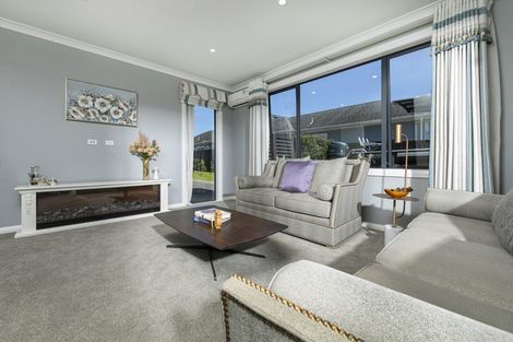 Photo of property in 7 Sir Lincoln Drive, Kumeu, 0810
