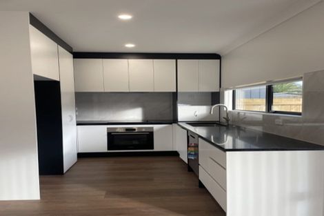 Photo of property in 13 Lipton Grove, Opaheke, Papakura, 2113