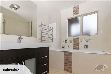 Photo of property in 12 Oak Terrace, Schnapper Rock, Auckland, 0632