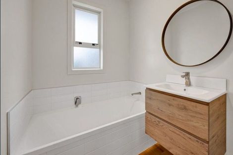 Photo of property in 5 Nikau Street, Inglewood, 4330