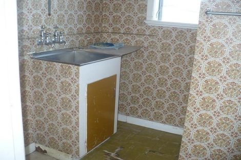 Photo of property in 2 Vera Road, Te Atatu South, Auckland, 0610