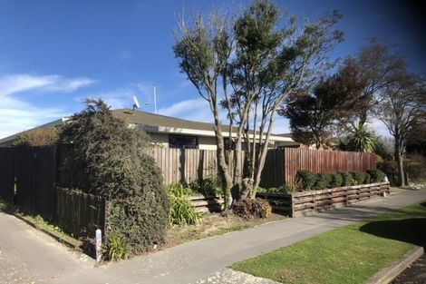 Photo of property in 37 Karnak Crescent, Russley, Christchurch, 8042