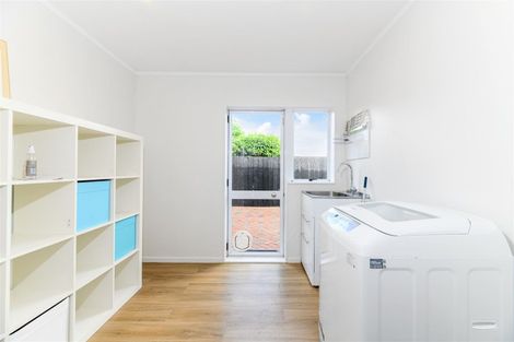 Photo of property in 1 Marguerita Place, West Harbour, Auckland, 0618