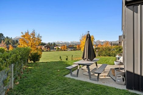 Photo of property in 5 Mount Creighton Crescent, Wanaka, 9305