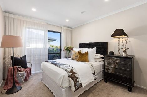 Photo of property in 7 Syd Grant Crescent, Orewa, 0931