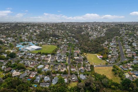 Photo of property in 2/128 Lynn Road, Bayview, Auckland, 0629