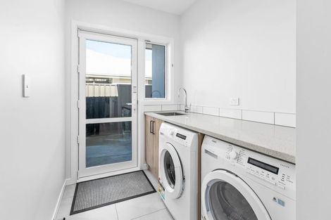 Photo of property in 7 Willow Brook Place, Clive, 4102