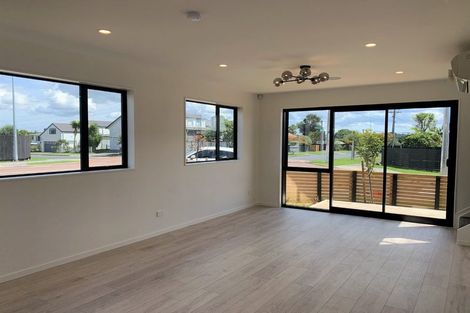 Photo of property in 1/103 Flanshaw Road, Te Atatu South, Auckland, 0610
